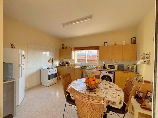 Image No.21-3 Bed Property for sale