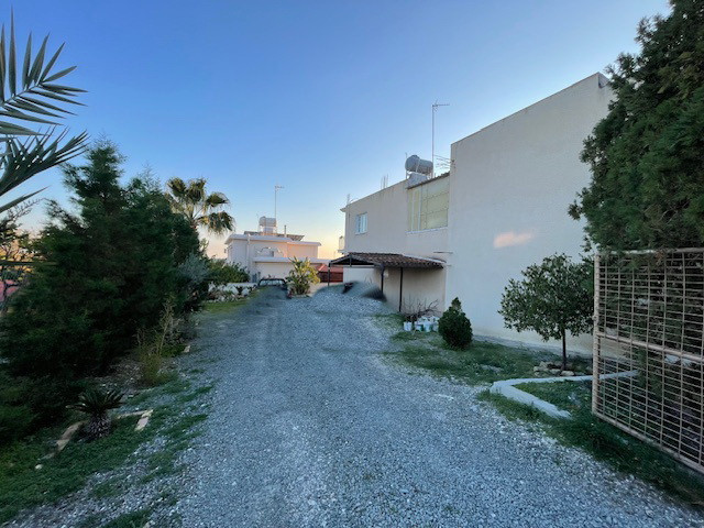 Image No.27-3 Bed Property for sale