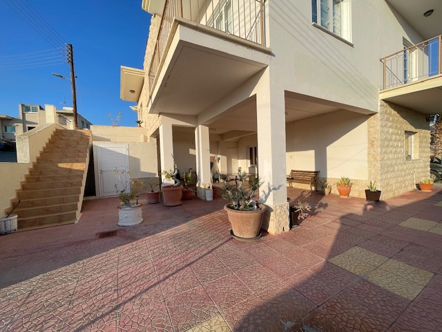 Image No.3-3 Bed Property for sale