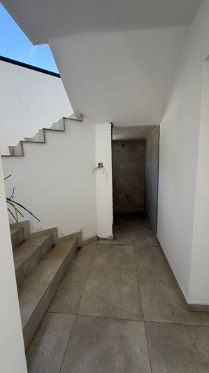 Image No.10-3 Bed Property for sale