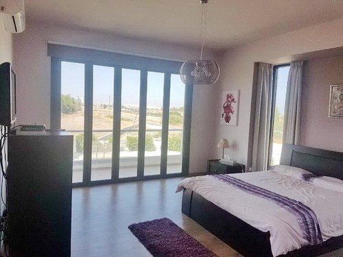 Image No.7-4 Bed Property for sale