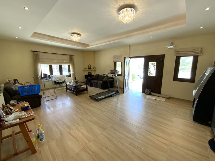 Image No.11-4 Bed Property for sale