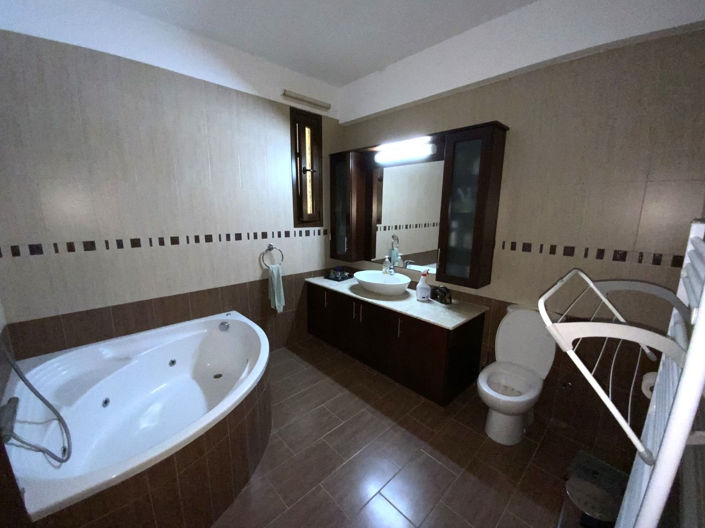 Image No.15-4 Bed Property for sale