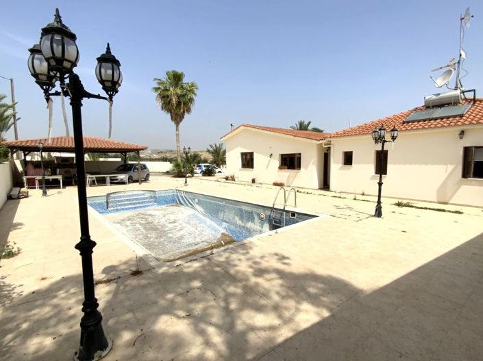 Image No.2-4 Bed Property for sale