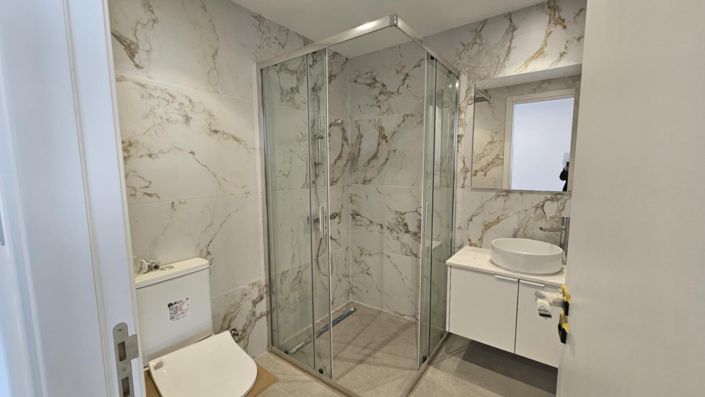 Image No.10-2 Bed Property for sale