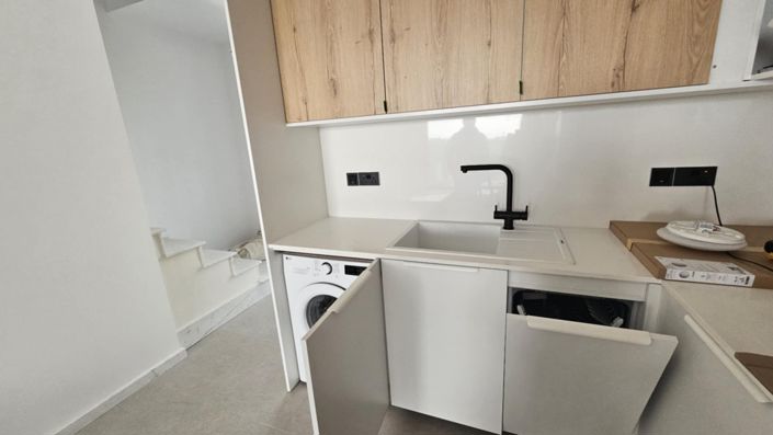 Image No.6-2 Bed Property for sale