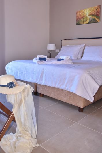 Image No.8-2 Bed House for sale