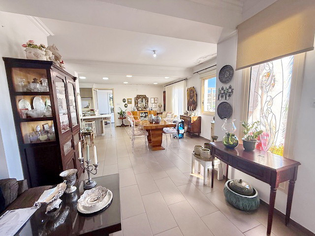 Image No.3-3 Bed Property for sale