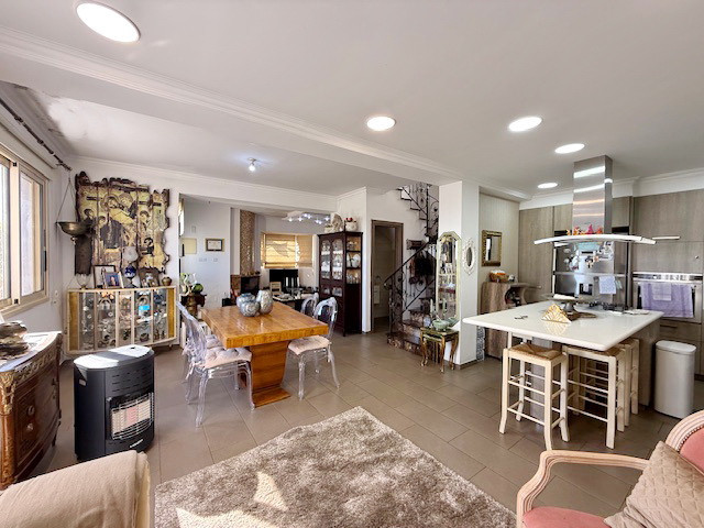 Image No.4-3 Bed Property for sale