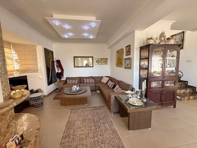 Image No.5-3 Bed Property for sale