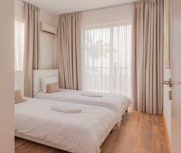 Image No.13-4 Bed Property for sale