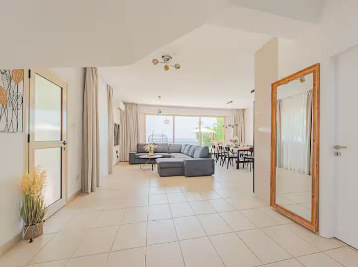 Image No.6-4 Bed Property for sale