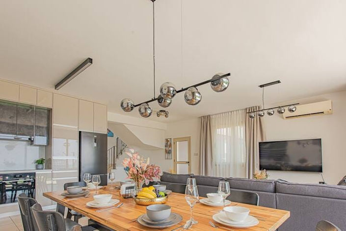 Image No.7-4 Bed Property for sale