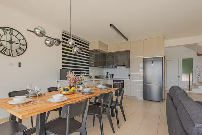 Image No.8-4 Bed Property for sale