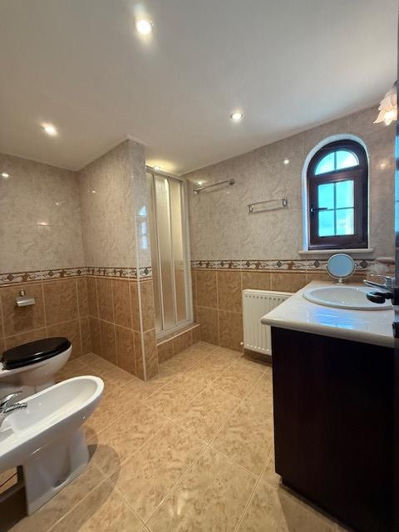 Image No.10-4 Bed Villa for sale