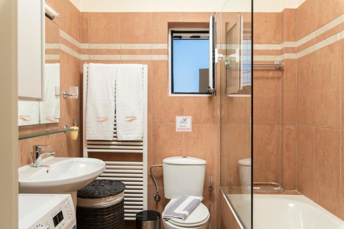 Image No.6-2 Bed House for sale