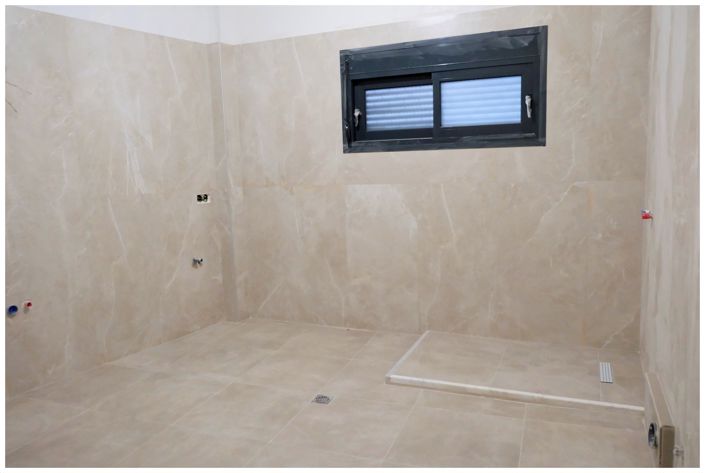 Image No.14-4 Bed House for sale