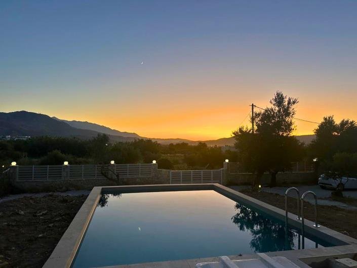 Image No.10-2 Bed House for sale