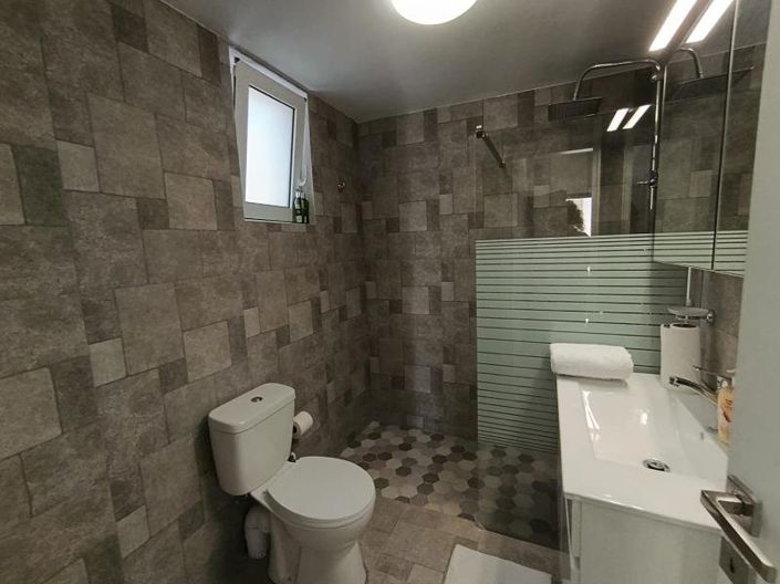 Image No.11-2 Bed House for sale