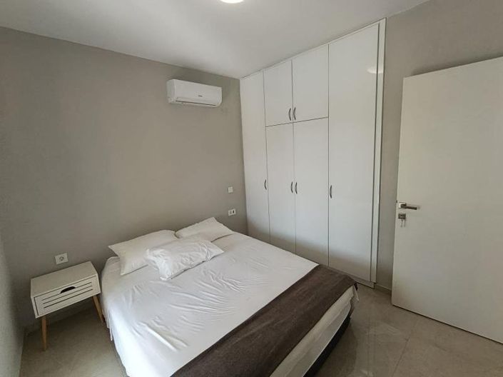 Image No.12-2 Bed House for sale