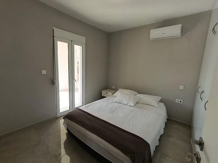 Image No.13-2 Bed House for sale