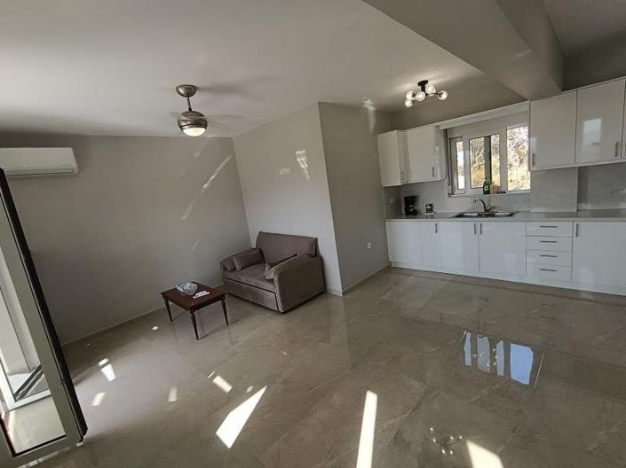 Image No.5-2 Bed House for sale