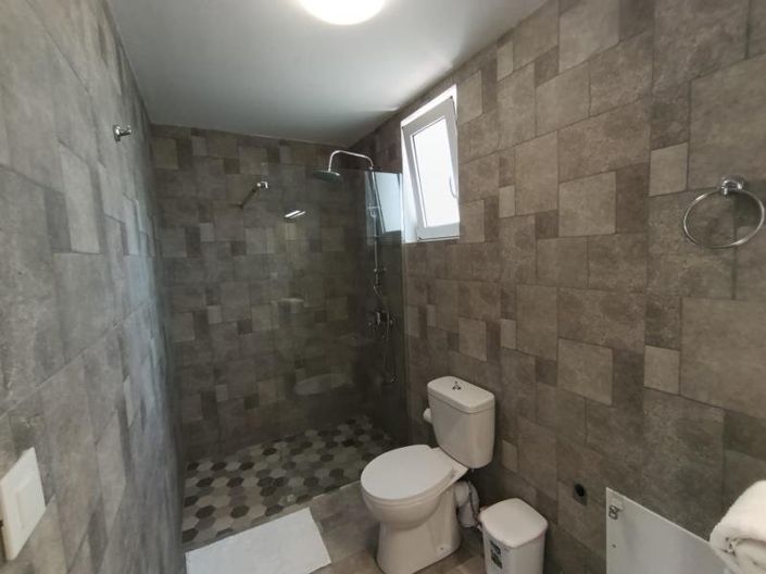 Image No.8-2 Bed House for sale