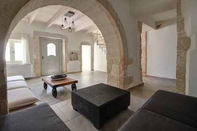 0fea2383-602b-4dcc-8d38-32a05ff75f00