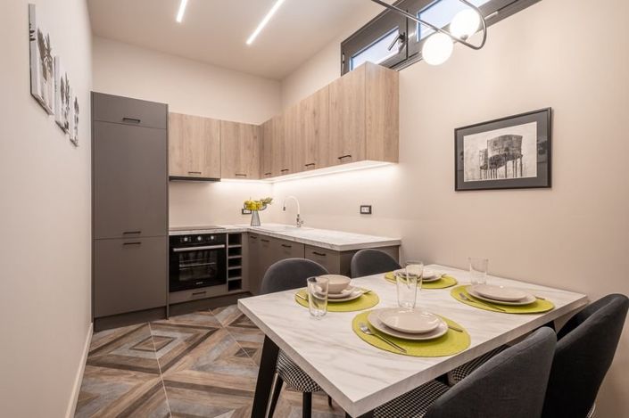 Image No.28-5 Bed Apartment for sale