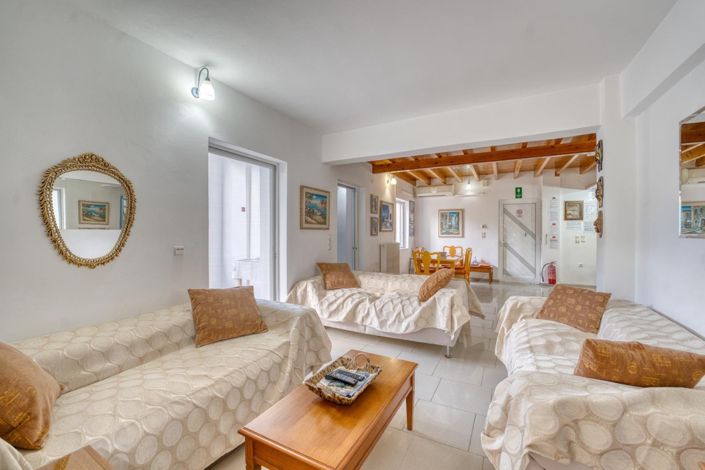 Image No.22-4 Bed House for sale