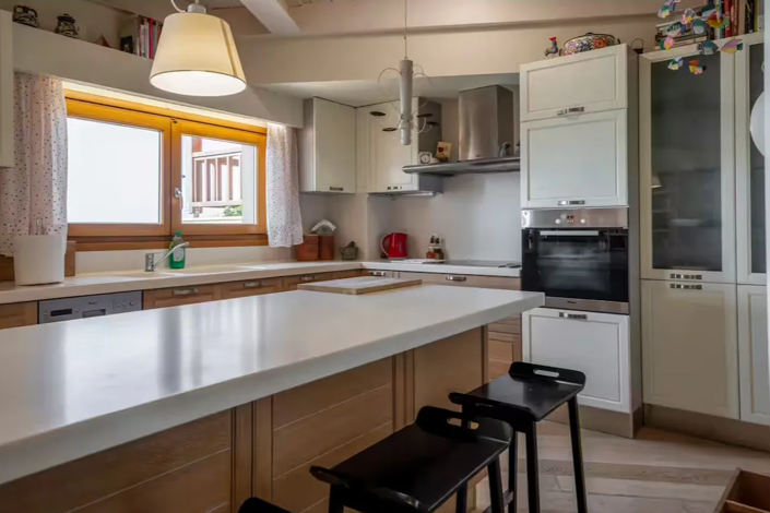 Image No.20-4 Bed House for sale