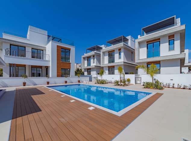 Image No.19-3 Bed Apartment for sale