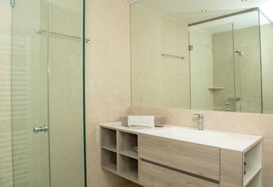 b87f990d-b236-4f25-8d77-bd65549df005