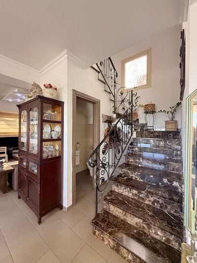 Image No.8-3 Bed Property for sale