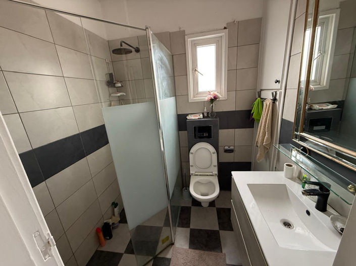 Image No.8-3 Bed Property for sale