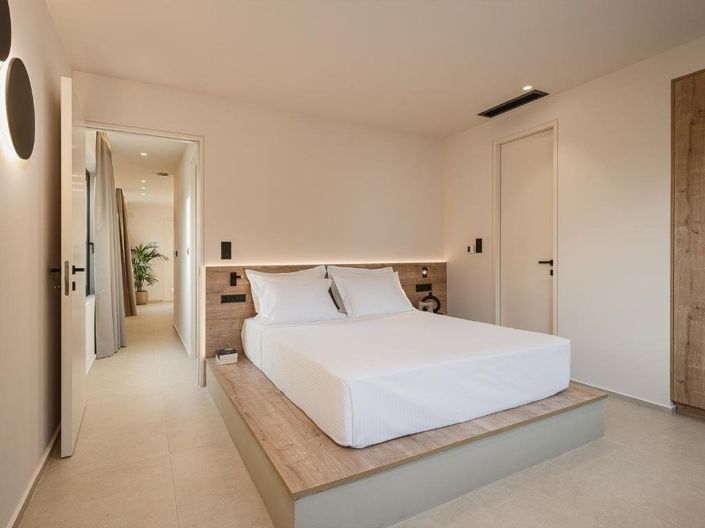 Image No.3-5 Bed House for sale