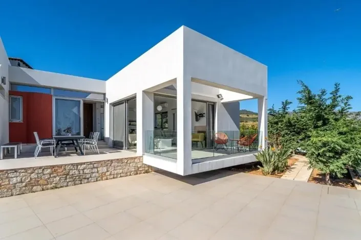 Image No.10-6 Bed House for sale