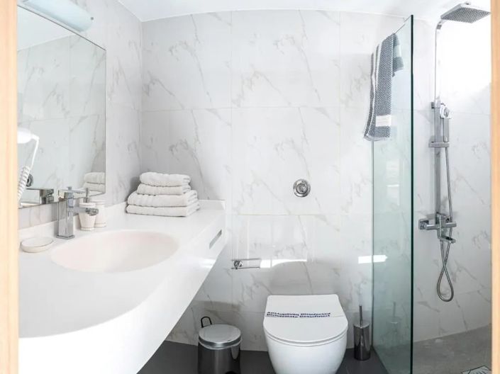 Image No.19-6 Bed House for sale