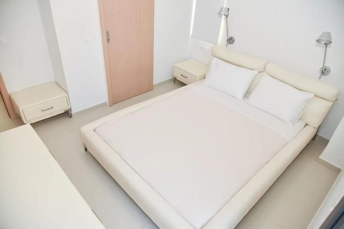 Image No.7-6 Bed House for sale