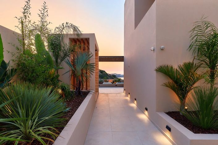 Image No.21-6 Bed House for sale