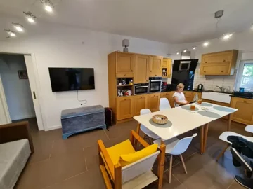 6e529ba8-a3d3-4ed2-bc94-c3c3414b1ad1