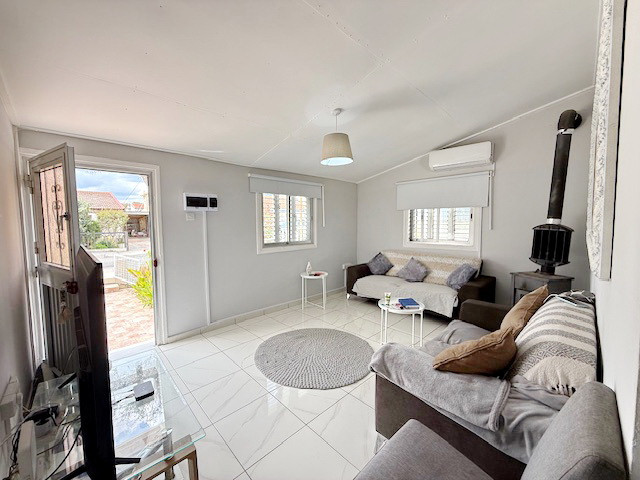 Image No.11-2 Bed Property for sale