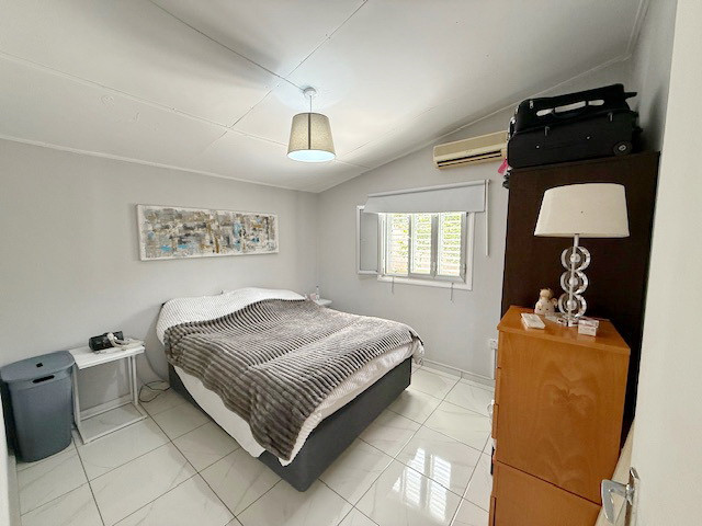 Image No.12-2 Bed Property for sale