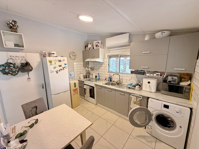 Image No.16-2 Bed Property for sale