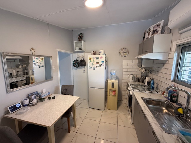 Image No.17-2 Bed Property for sale