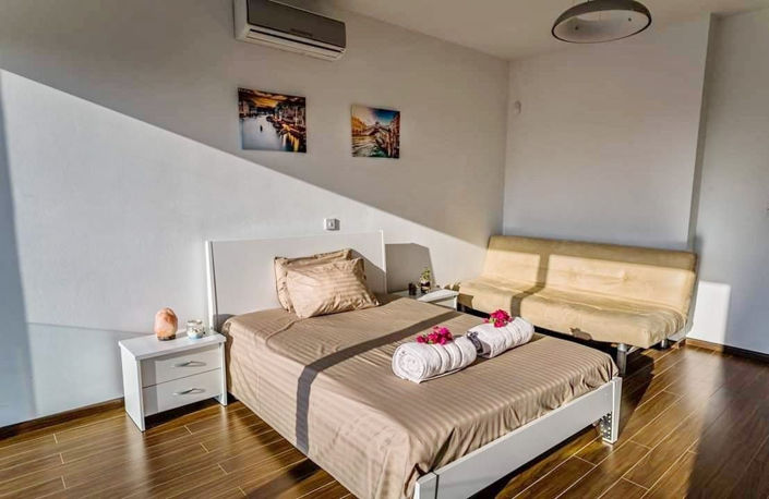 Image No.17-4 Bed Property for sale