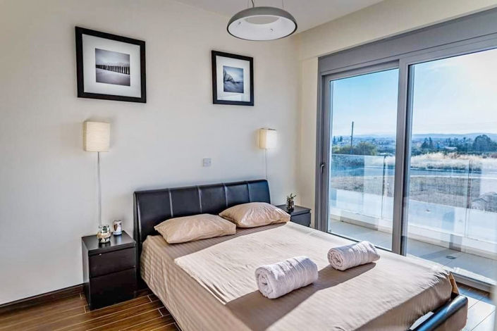 Image No.19-4 Bed Property for sale