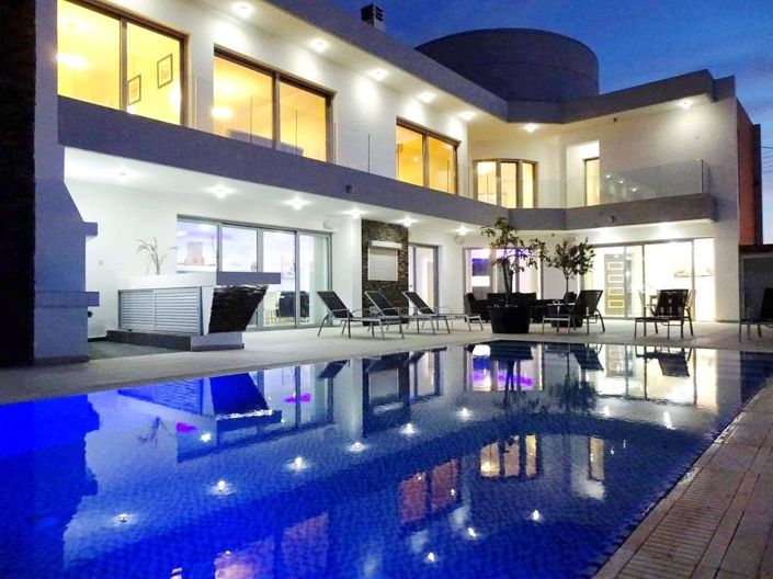 Image No.2-4 Bed Property for sale