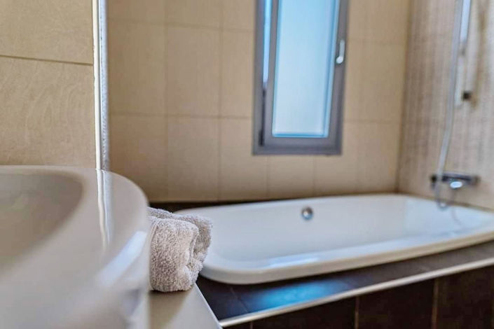 Image No.23-4 Bed Property for sale