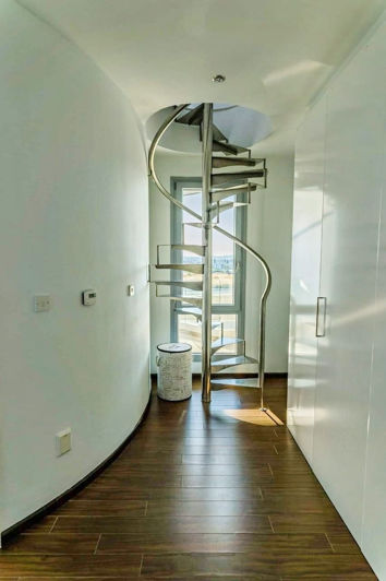 Image No.28-4 Bed Property for sale